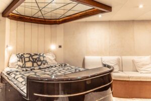 Black-Pearl-90-page-038-768x512