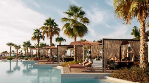 caesars-palace-bluewaters-neptune-pool